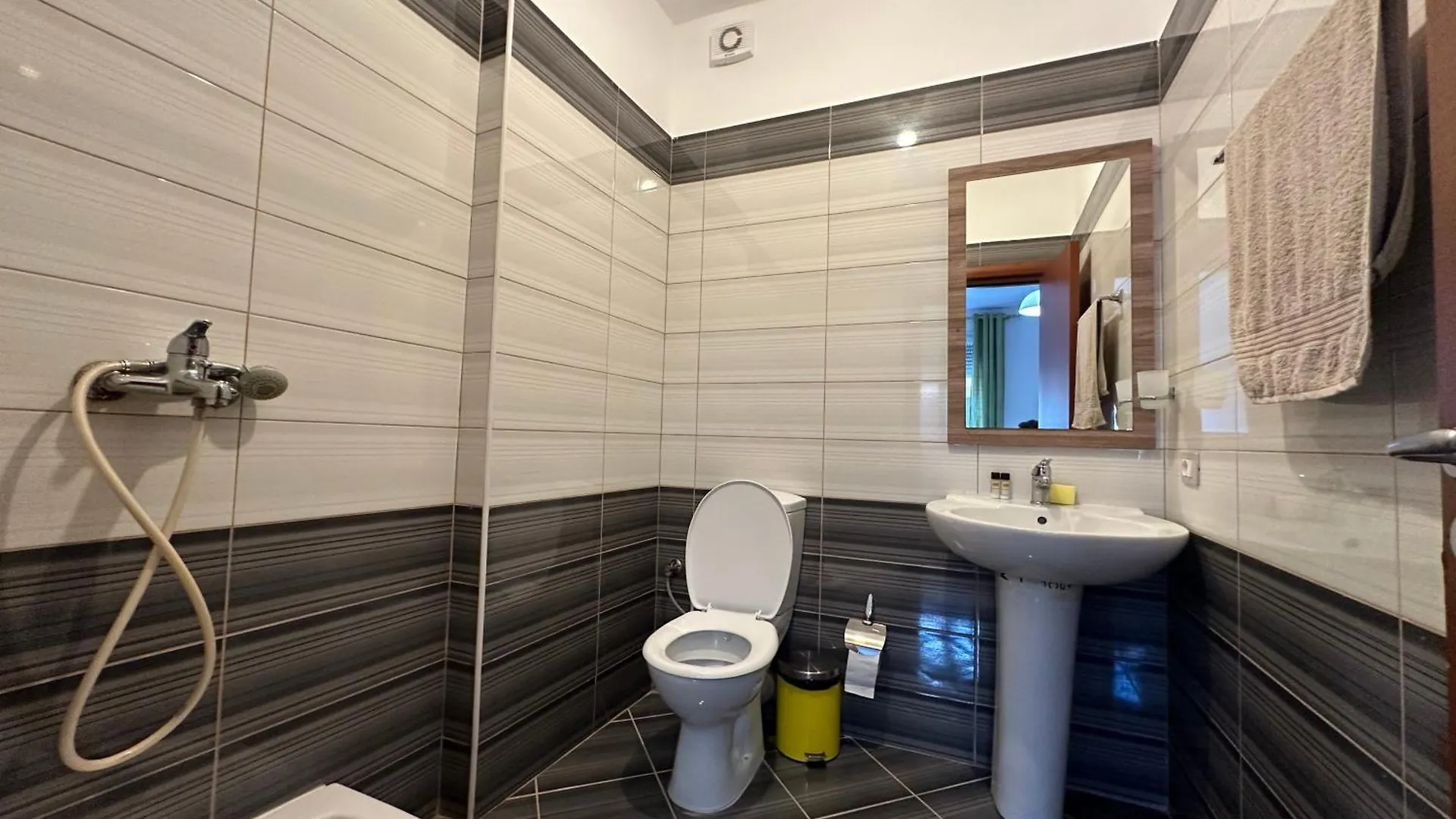 Bella'S Apartments Sakes Albania